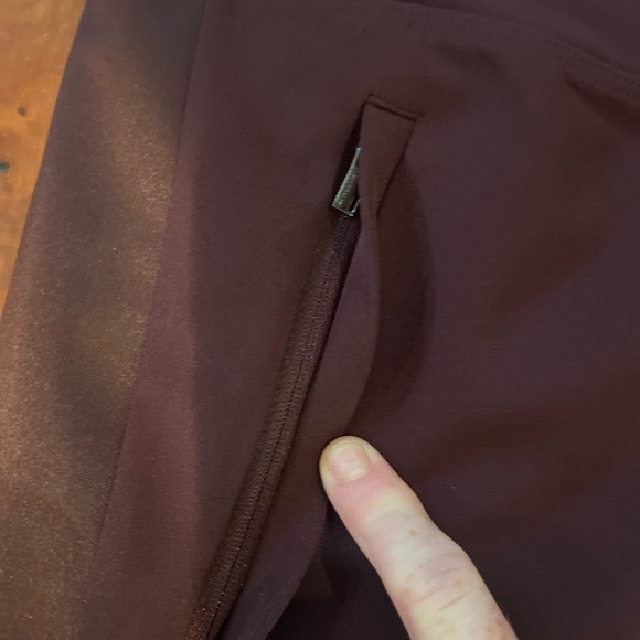 Athleta NWT Trousers Ladies Sze 12 Burgundy w/Satin Stripe Down Side LW Stretch - Picture 6 of 8
